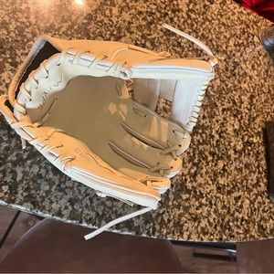 Marucci baseball glove 11.25 new